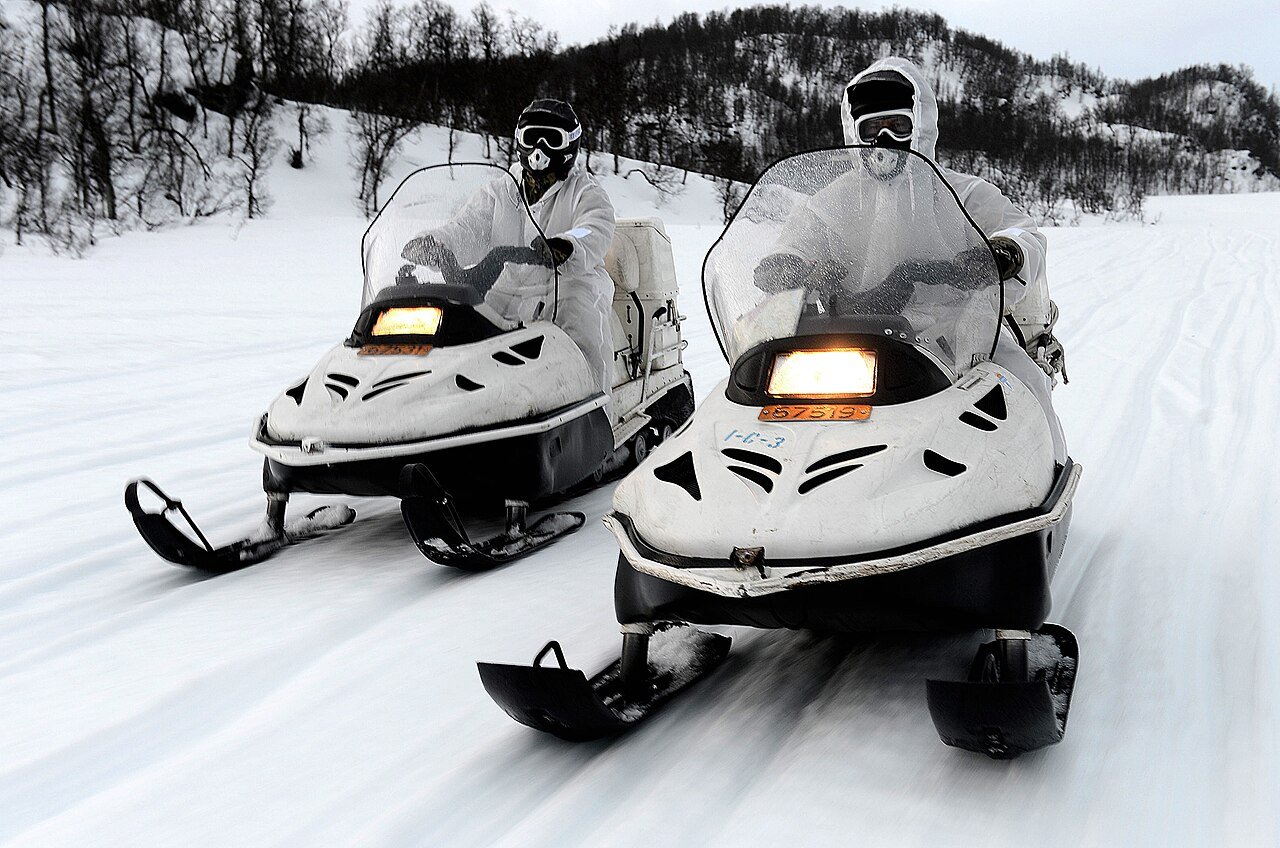Snowmobile Safari Norway: Complete Guide to Arctic Snowmobiling